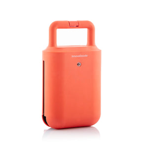 Climatizador portátil Gofrera y Sandwichera 2 en 1 con Recetas de color naranja con asa y fondo blanco protagonizado por InnovaGoods.