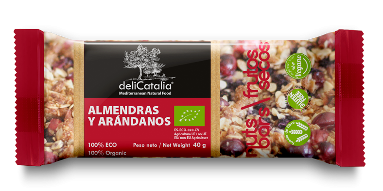 Barrita ecológica de almendras y arándanos de 40gr de Jijona S.A., orgánica, vegana, en envase rojo, procedente de Partida de Alequa s/n, Jijona, Alicante.