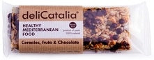 Barrita ecológica de cereales, fruta y chocolate de 50g de deliCatalia by Jijona S.A., en envase transparente, etiquetada "Healthy Mediterranean Food", sin gluten y procedente de agricultura ecológica.