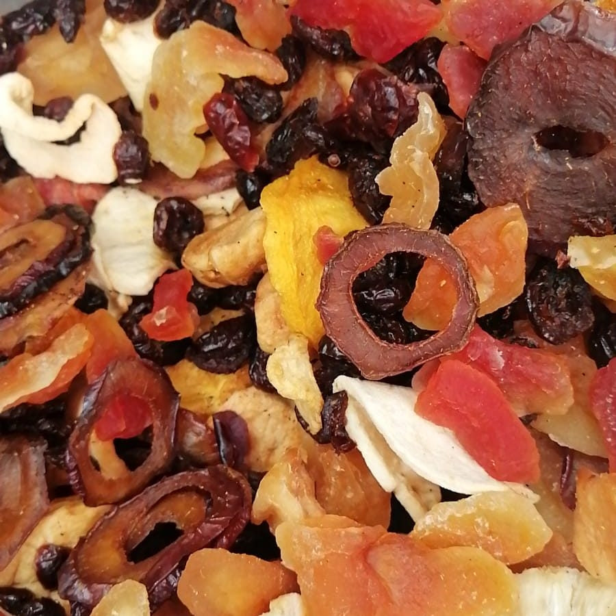 Detalle de Mix de frutas deshidratadas sin azúcar 1Kg, de Menges de Deus - Alicante - Cerdá, 104. Alicante. 03009 Alicante: manzana, albaricoque, arándano rojo, papaya y plátano en un snack saludable y delicioso sin azúcares añadidos.