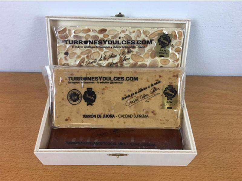 Caja de madera con tapa para 3 turrones (vacía) - Madera Natural de Chopo - 20cm x 7cm x 6,5cm - Visagras y Cierre Doradas - chocolateSI.com