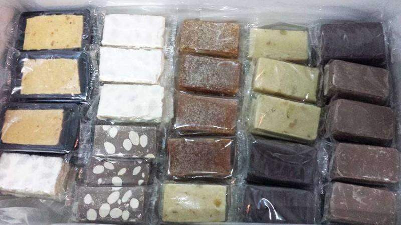 Caja Surtida de Porciones 3kg-ChocolateSI-Avellanas,Blandos,Cajas,Con Almendras,Crujiente,Manteca de Cacao,Nueces,Pasta de Cacao,Sin Gluten,turrones artesanos