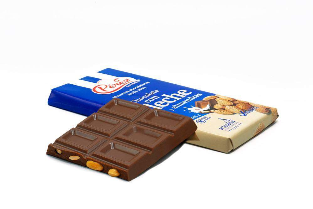 Chocolate con Leche y Almendras 32% Cacao 125g - Chocolates Pérez - chocolateSI.com