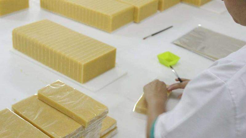 Turrón Yema, Bloque 6 Kg.-ChocolateSI-Con Almendras,Eventos,Sin Gluten,Sin Lactosa