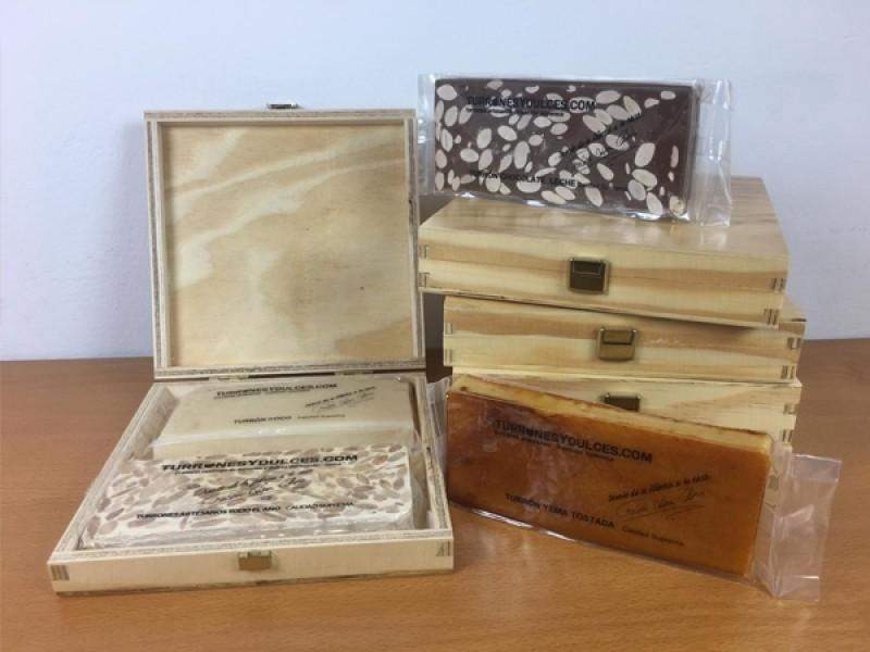 Lote de 2 Turrones Artesanos en Estuche de Pino (Jijona y Alicante)-ChocolateSI-Blandos,Cajas,Con Almendras,Duro,Estuches,Grandes,Lotes,Sin Gluten,Sin Lactosa,turrones artesanos