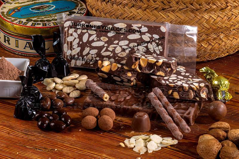 Turrón Chocolate Negro Puro con Almendras, 300 gramos - chocolateSI.com